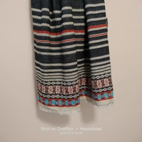 Striped Aztec Fringe Hem Multifunctional Rectangle Scarf - Picture 2 of 5